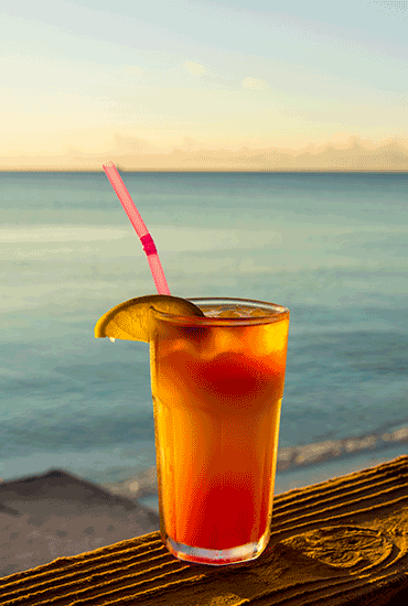 Le Punch Planteur est un cocktail au rhum traditionnel, à base de jus d’orange et de jus de citron vert frais