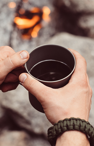 Cocktail autour d'un feu de camp